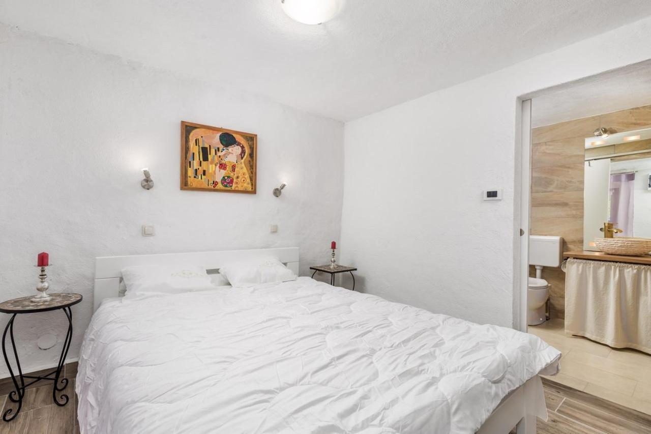 Ema Apartment มาทุลยี ภายนอก รูปภาพ