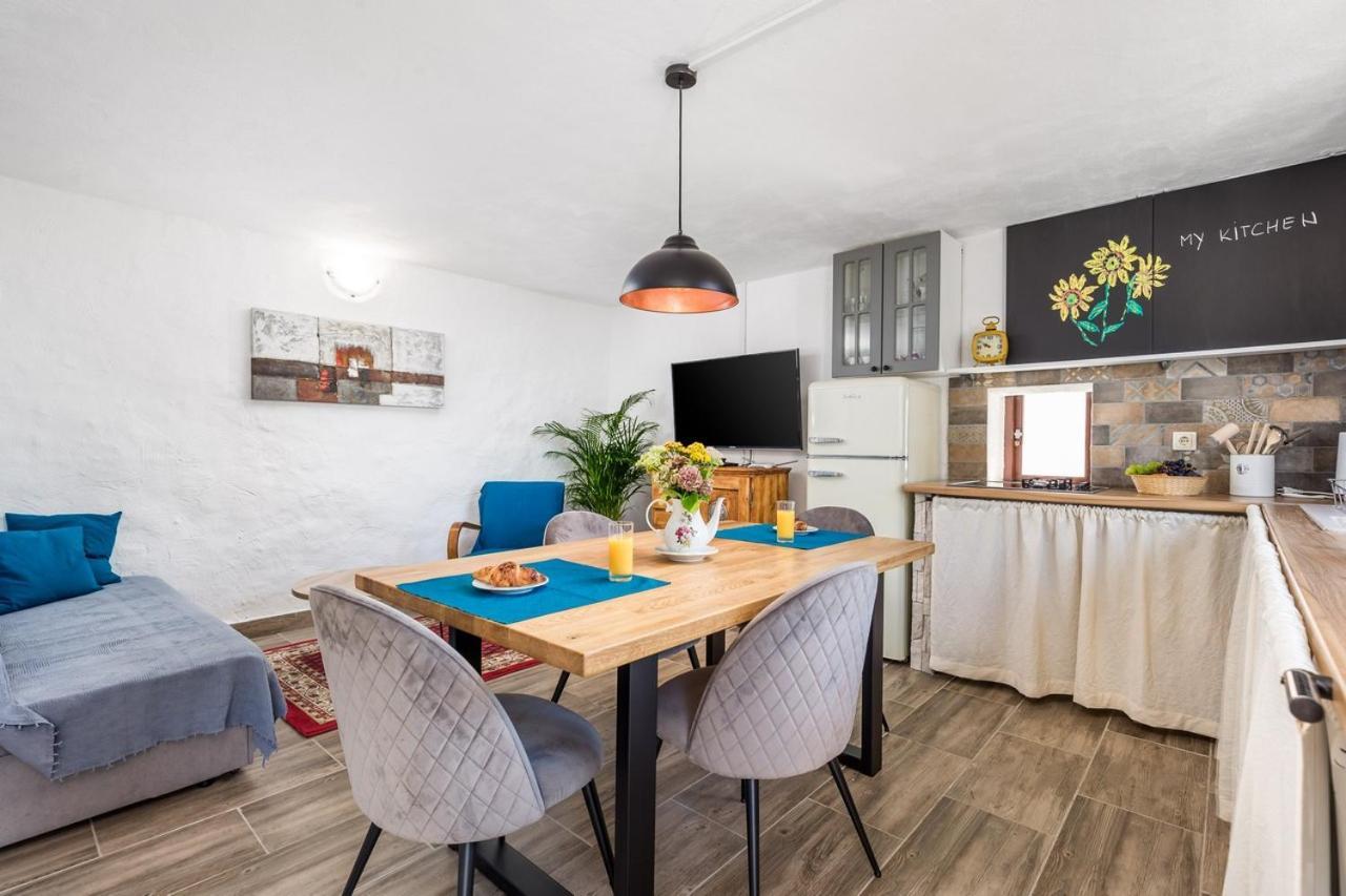Ema Apartment มาทุลยี ภายนอก รูปภาพ